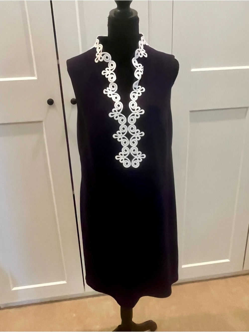 Vince Camuto Sleeveless Navy Sheath Dress with White Embroidery